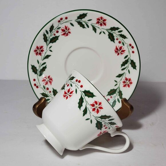 Royal Vale Teacup and Saucer Holly Winter Christmas Vintage - Picture 7 of 7